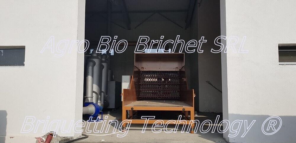 linie brichetare Brichete din paie balaceanca