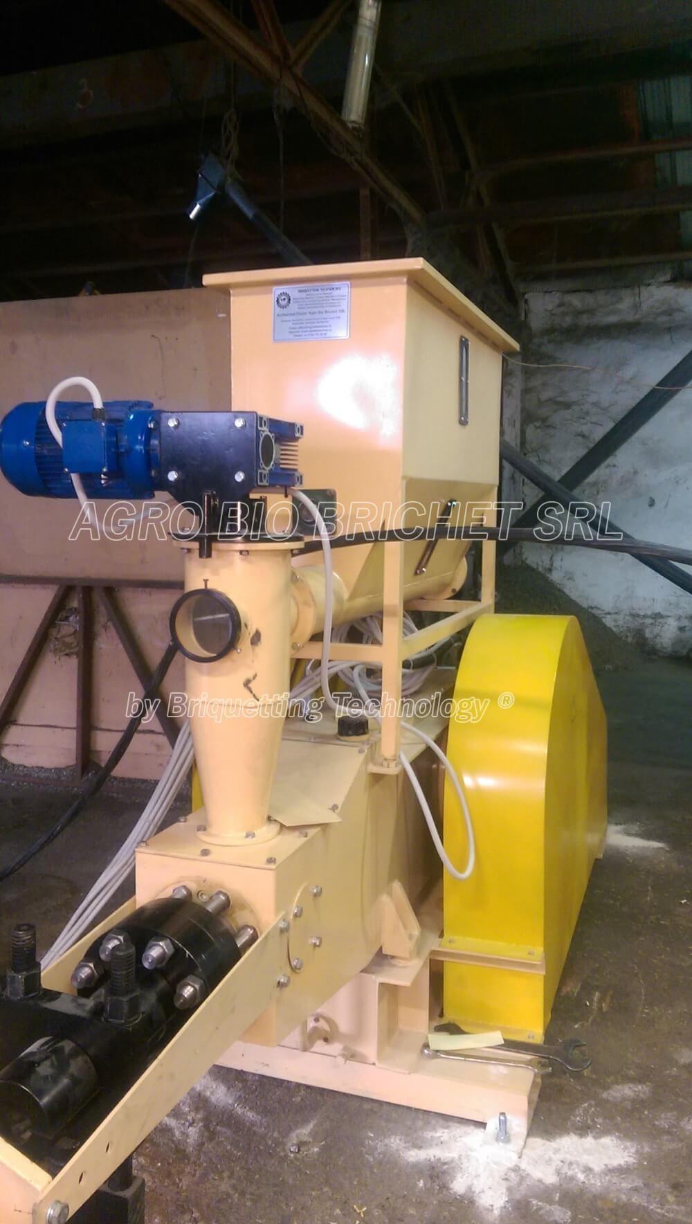 PRESA BRICHETARE DIN COJI FLOAREA SOARELUI BRANICHEVO BULGARIA presa brichetat mecanica branichevo